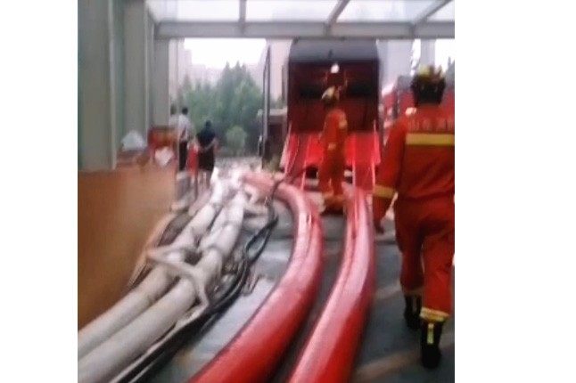 龍吸水和神龍潛水泵一起排水，加油！